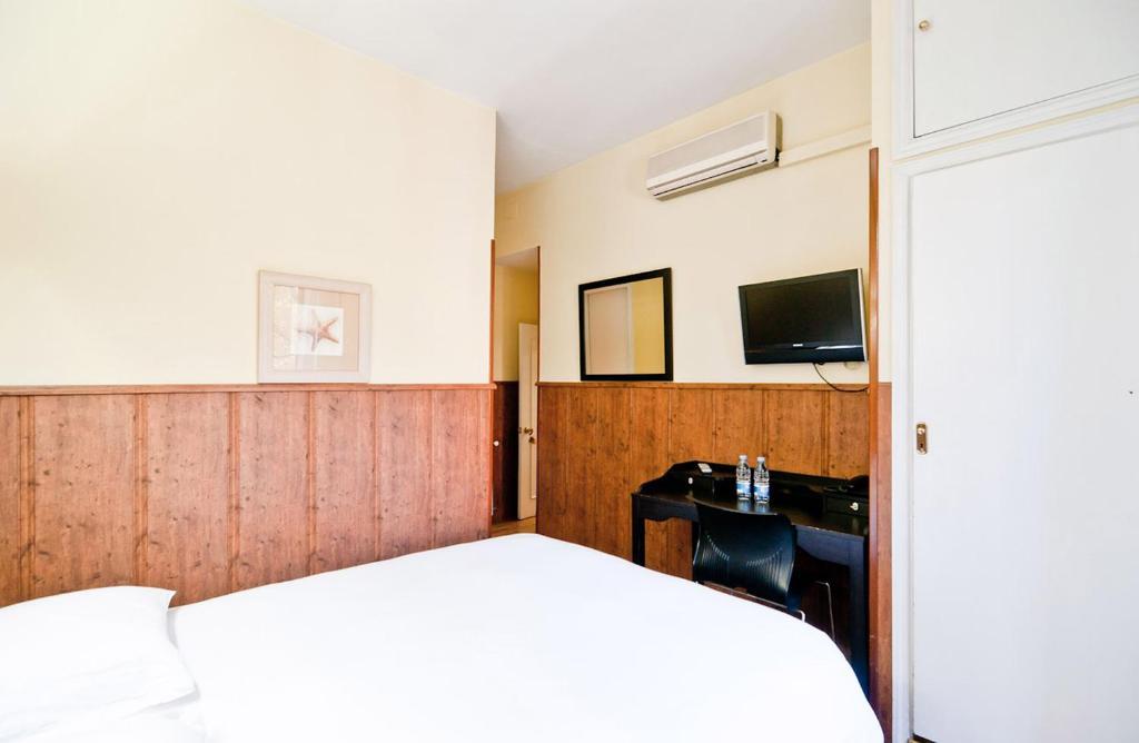 Hostal Asuncion Мадрид Номер фото