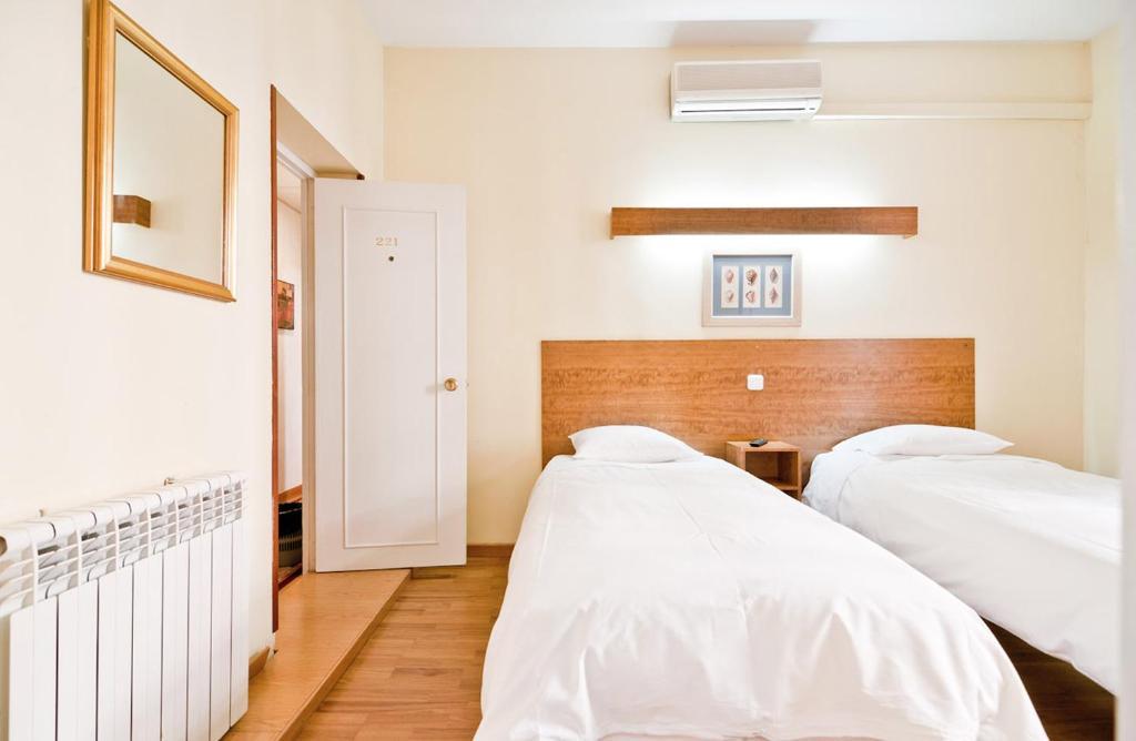Hostal Asuncion Мадрид Номер фото